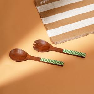 ชุดช้อนไม้ธรรมชาติพร้อมที่วาง ช้อนทำอาหารแบบโบราณ ลายมีนาการี - Product Image 1
