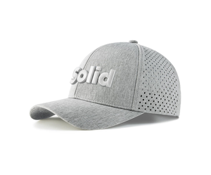 Gorra de golf de 6 paneles, estructurada, 100% poliéster, con perforaciones cortadas a láser, logotipo bordado personalizado, curvada, impermeable, para deporte, con impuestos bajos. - Product Image 1