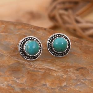 Boucles d'oreilles clous de luxe en argent sterling avec turquoise Kingman sertie clos, style bohème western, pour fêtes et cadeaux - Product Image 1