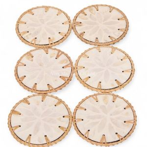 Elegante Posavasos con Incrustaciones de Nácar y Borde de Ratán para el Hogar y la Mesa de Comedor - Product Image 3