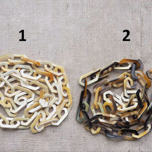 Collar de Lujo Hecho a Mano con Cuerno de Búfalo, Joyería Natural y Sostenible para Mujer, Alta Calidad - Product Image 1