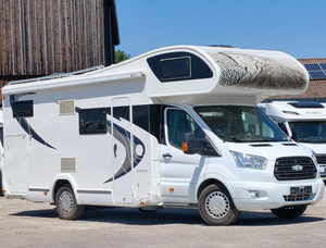 Autocaravana de Alta Gama con Cocina, Baño y Área de Dormir para Viajes de Larga Distancia y Aventuras - Product Image 4
