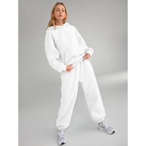 New Design 2025 Women <b>Hoodies</b> Tracksuits Set Custom Logo Training & Jogging Wear Hooded Jogger Set Jogging Plain Women Tracksuit - Product Image 3