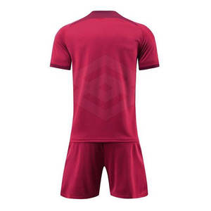 Nuevo Diseño de Uniforme de Fútbol para Hombre con Logotipo Personalizado 2025, Hecho a Medida, Transpirable y Ligero, 100% Poliéster de Pakistán - Product Image 2