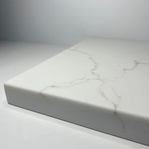 Planche à découper et à servir carrée en marbre blanc élégant, parfaite pour les cours de cuisine, les ateliers culinaires et les chefs à domicile en provenance d'Inde - Product Image 5