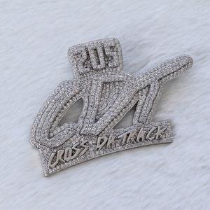 Colgante de plata de ley chapado en oro blanco de 14 quilates de lujo con dijes de letras personalizados de moissanita cortada para regalo - Product Image 2