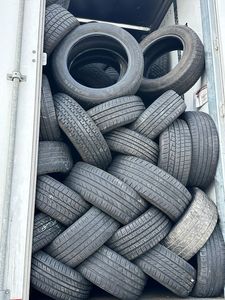 Neumáticos usados de calidad de varios tamaños a precios asequibles, diferentes tipos de neumáticos Ventas directas de fábrica, 205/75R17.5,215/75R17.5. - Product Image 5