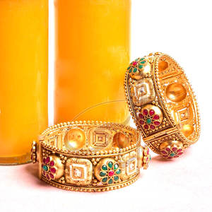 Bold And Classic Hefty Kara In Gold Smooth Finish And Delicate Details Crafted To Stand Out Boldly - Product Image 3