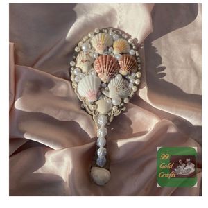 ESPEJO DE CONCHA MARINA HECHO A MANO CON DECORACIÓN DE PERLAS DE VIETNAM ACCESORIO DE VANIDAD PERFECTO E IDEA DE REGALO INSPIRADA EN LA PLAYA - Product Image 3