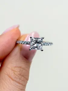 Bague en or avec moissanite taille princesse, couleur D, pureté VVS, pour femme. Aucun avis pour le moment. - Product Image 2