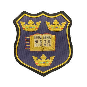 Insignias de alambre de lingotes de latón bordadas a mano de alta calidad con decoración de encaje Tamaño y forma personalizable Accesorios de metal para coser - Product Image 2