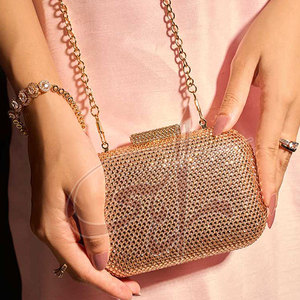 Pochette pour femme de forme rectangulaire, de haute qualité, avec des coins arrondis doux, ornée de strass scintillants effet perle, portable et tendance - Product Image 6