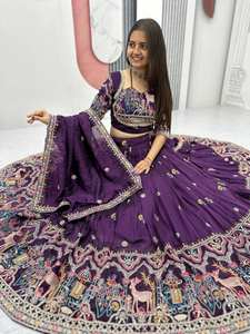 Lehenga Choli de seda Vichitra pura de Color púrpura tradicional con bordado pesado y trabajo de lentejuelas para Navratri y ropa festiva - Product Image 5