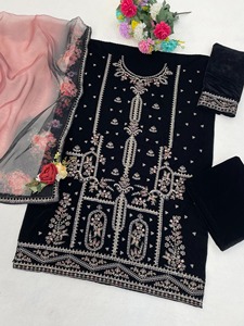 Traje Salwar de terciopelo de mujer de calidad superior con bordado pesado y Organza Dupatta elegante para uso de colección festiva y de boda - Product Image 4