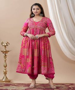 Groothandel Fancy Georgette Zijde Lahenga Choli Met Dupatta Pakistani Stijl Salwar En <span class=keywords><strong>Saree</strong></span> Voor Bruiloft Vervaardigd In <span class=keywords><strong>Surat</strong></span>