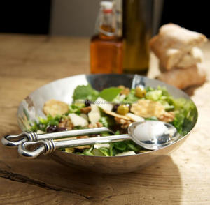 Ensemble de grands couverts à salade en métal forgé à la main avec poignée décorative pour servir lors des dîners et des mariages - Product Image 2