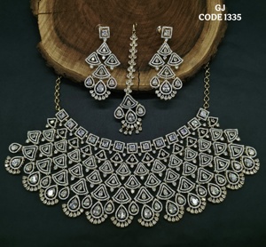 Ensemble de collier élégant en diamant américain Bijoux de fête scintillants avec boucles d'oreilles pour événements formels, réceptions et cadeaux - Product Image 2