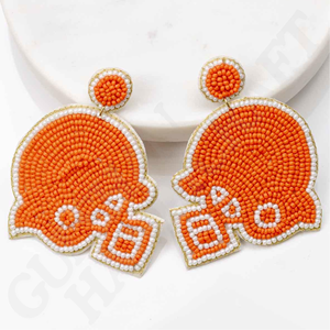 Boucles d'oreilles perlées pour casque de football Bijoux de jour de jeu faits à la main pour les fans de sport, talonnage et esprit d'équipe Mode style quotidien - Product Image 6