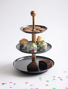 Support à cupcakes moderne à 3 niveaux en métal noir, écologique et fait main, avec plateau de service à pilier doré, présentoir industriel pour desserts et fêtes - Product Image 2