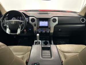 Tundra S-R-5 CrewMax 5.7L FFV 4WD de Segunda Mano, Modelo 2018 - Product Image 6