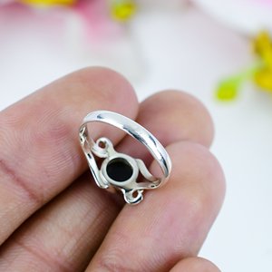 Tendance 925 en argent Sterling Vintage plaqué argent forme ronde bague en pierre d'onyx noir bijoux fins à la mode avec pierre précieuse noire - Product Image 4