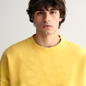 เสื้อสเวตเตอร์คอกลมสำหรับผู้ชายผ้าคอตตอนเนื้อนุ่มปักลายสีพื้นเพื่อความสบายและมีสไตล์ในฤดูหนาว - Product Image 3