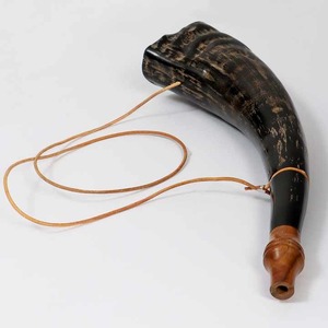 Corneta de Cuerno de Búfalo, Silbato de Sonido Natural, Bugle Ecológico Hecho a Mano, Cuerno para Beber Rústico y Natural - Product Image 3