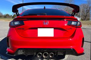 Honda Civic Type R 2023, boîte manuelle 6 vitesses, moteur 4 cylindres turbocompressé 2,0 L, berline - Product Image 4