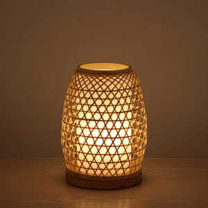 Lámpara de Mesa de Bambú Adecuada para Decoración de Interiores que Ofrece una Distribución de Luz Suave y un Diseño de Bambú Hecho a Mano - Product Image 1