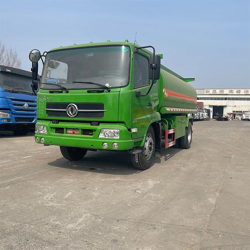 Топливный танкер Dong'feng 4X2, 20000 л, 20 куб. М