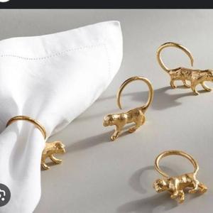 ห่วงผ้าเช็ดปากทำจากทองเหลืองที่มีรายละเอียดสวยงามสำหรับเพิ่มความซับซ้อนให้กับการตั้งค่าโต๊ะของคุณ - Product Image 4