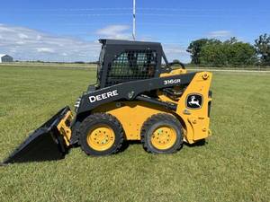 รถตักล้อยาง John Deere รุ่น 316GR เครื่องยนต์ประสิทธิภาพสูง กล่องเกียร์ประสิทธิภาพสูง ประสิทธิภาพการทำงานสูง เหมาะสำหรับงานก่อสร้างและการเกษตร - Product Image 2