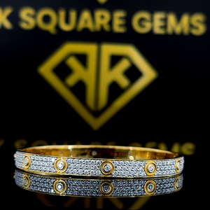 Bracelet unisexe de style hip-hop en or jaune 14 carats, design unique, serti de diamants de laboratoire de clarté VVS, taille brillant, personnalisable - Product Image 3