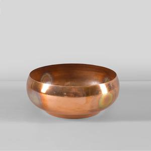 Bol décoratif en laiton pur fabriqué à la main pour la décoration intérieure et la cuisine avec finition antique disponible au meilleur prix - Product Image 4