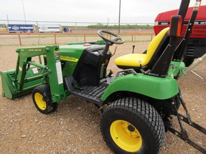รถแทรกเตอร์มือสอง John Deere 2210 ราคาประหยัด - สภาพดี พร้อมใช้งาน ชั่วโมงการทำงานต่ำ - Product Image 5