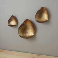 Portavelas de Pared de Hierro con Recubrimiento en Polvo Dorado, Diseño Artístico Moderno y Lujoso, Hecho a Mano, Personalizable con Logotipo