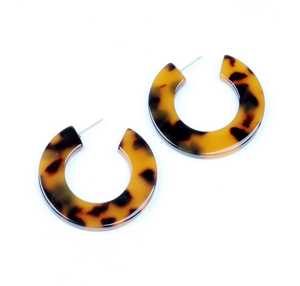 ... Pendientes geométricos de resina para mujer Diseños hechos a mano, duraderos y llamativos - Product Image 3