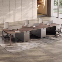 Poste de travail de bureau moderne et durable pour 2 personnes, avec écran de confidentialité double face, hub de prises électriques et meuble de rangement sur pied