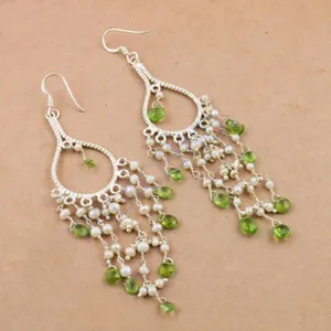 Boucles d'oreilles chandelier chic en argent 925 avec perle et péridot pour femmes - Product Image 1