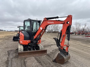 Mini-excavatrice Kubota U35-4 d'occasion pour les applications de construction et agricoles, disponible dès maintenant - Product Image 3