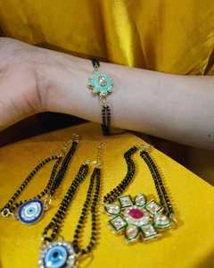 Surtido Boho Kundan Rakhi Wristlet Hecho a mano Tamaño ajustable Pulsera Cadenas Artículo de regalo único Boda Mehendi Favor Regalos - Product Image 5