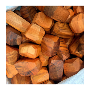 Tumi Ishi Wooden Rock conçu pour stimuler la motricité fine et la coordination des mains des enfants - Product Image 6