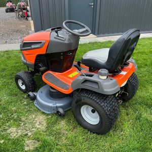 Cortadora de césped Husqvarna ts142 a gasolina/petróleo, económica y fácil de manejar. - Product Image 3