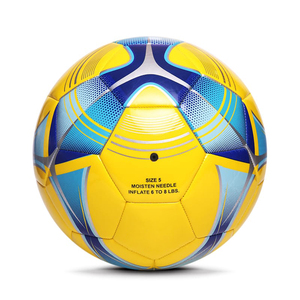 Ballon de football/soccer de taille officielle, léger et de haute qualité, avec logo personnalisé, pour l'entraînement, fabriqué au Pakistan par Ako - Product Image 2