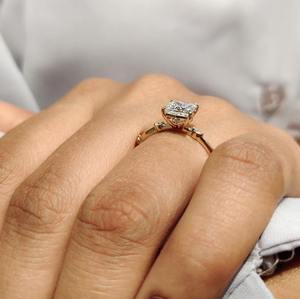 Anillo de Compromiso de Lujo de Oro Sólido de 14k con Diamante Cultivado en Laboratorio Real de 1CT, Corte Princesa, Grado VVS1, Color E/F, Venta al Por Mayor del Fabricante - Product Image 2