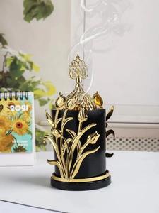 Brûleur d'encens de luxe blanc et noir avec détails en feuille d'or, parfait pour la salle de prière, le dessus de table et une ambiance festive - Product Image 4