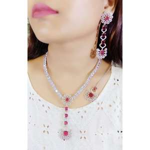 Conjunto de Joyería de Diamantes AD con Collar y Pendientes a Juego, Maang Tikka con Piedra de Forma Cuadrada para Mujeres y Niñas - Product Image 6