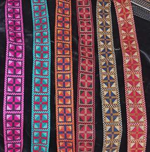 Encajes de trabajo de hilo bordado hechos a medida, opciones multicolor en bordado geométrico en ancho de 2,5 pulgadas - Product Image 4