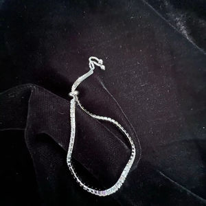 สร้อยข้อมือเพชรคริสตัลสีขาวหรูหราสำหรับผู้หญิงอุปกรณ์เสริมเสน่ห์คุณภาพดี - Product Image 1