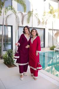 Elegante Kurti de Terciopelo con Bordado Zari, Pantalón con Batwa y Diseño de Cuello Único, Venta al por Mayor de Fábrica - Product Image 6